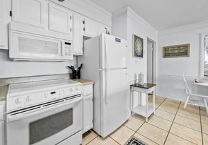 "Emerald Shores 1001" | Steps to Beach | Beach Views | Community Pool| Walk to grocery
