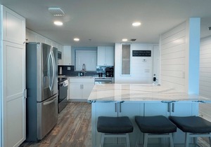 Emerald Water & Sugar White Sand Awaits You! Beachfront Condo, Pool