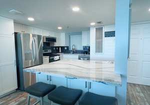 Emerald Water & Sugar White Sand Awaits You! Beachfront Condo, Pool