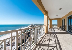EN SOLEIL THREE BEDROOM! BEAUTIFUL UNIT!