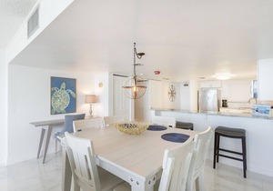 END OF SUMMER SPECIALS! Quiet Beachside Condo-Pickleball-Heated Pool-Fitness Rm