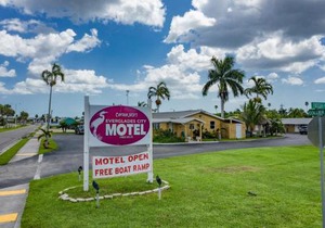 Everglades City Motel - Everglades Adventures Inn