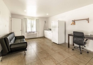 Everglades City Motel - Queen Efficiency Room