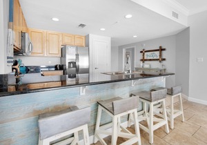 🌞Fab Views-BeachFRONT-Balcony-Grandview East 304🌞