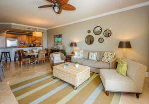 Fall Stays Available! Gulf Front Luxury Condo! Quick access to the beach and pools!
