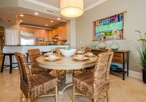 Fall Stays Available! Gulf Front Luxury Condo! Quick access to the beach and pools!