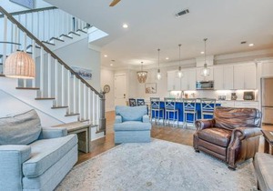 Family-Friendly Santa Rosa Home Walk to Beach!
