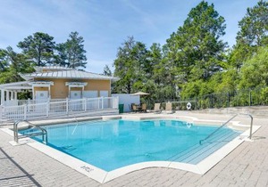 Family-Friendly Santa Rosa Home Walk to Beach!