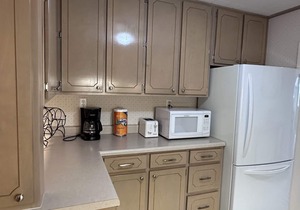 Family Ready: POOL :3BR/2BA Beach Cottage: Less than a block from Beach: WIFI