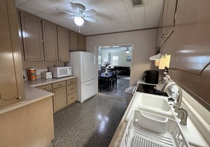 Family Ready: POOL :3BR/2BA Beach Cottage: Less than a block from Beach: WIFI