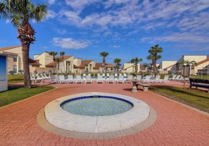 Family Tropical Paradise! Gated / Across from Beach