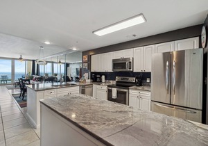 Free Beach Service! Newly Updated/Beachy 8th flr condo w/stunning Gulf Views!