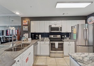 Free Beach Service! Newly Updated/Beachy 8th flr condo w/stunning Gulf Views!