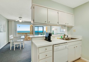 Gorgeous and cozy beachfront condo with shared pool and beach access