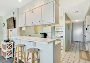 Gorgeous and cozy beachfront condo with shared pool and beach access