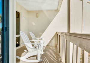 Gorgeous and cozy beachfront condo with shared pool and beach access