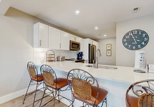Great condo just steps from the Gulf waters with hot tub, pool & pickleball