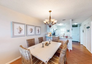 Gulf-facing getaway on the beach w/balcony view & shared pool