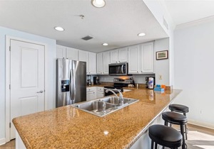 Gulf Front Corner Unit Fantastic Views Free Beach Service!