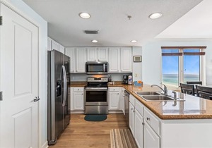 Gulf Front Corner Unit Fantastic Views Free Beach Service!