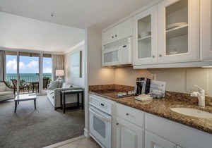 Gulf-front condo with pool, hot tub, & central AC - snowbird-friendly