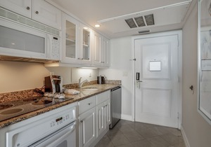 Gulf-front condo with pool, hot tub, & central AC - snowbird-friendly