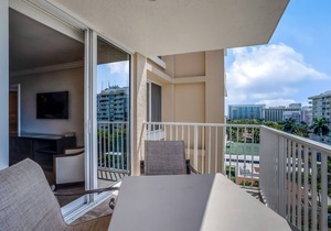 Gulf-front condo with pool, hot tub, & central AC - snowbird-friendly