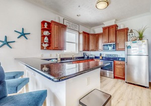 Gulf-view condo with beach across the street, balcony, AC, washer/dryer, & WiFi