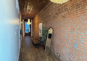 Historic Downtown Hardwood Apartment 2 Minute Walk to French Quarter -3B