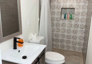 Historic Downtown Hardwood Apartment 2 Minute Walk to French Quarter -3B