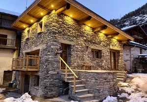 Individual chalet la grange very close to the slopes in Tignes Les Brévières