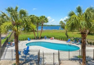 Islandia 319 Waterfront With A Pool