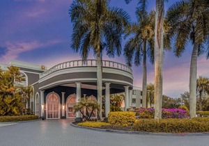 La Quinta Inn & Suites Naples Downtown