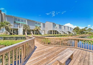 Lakefront Getaway w/ a Shared Pool, Furnished Deck, Free WiFi, & Central A/C