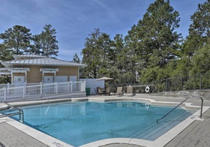 Large, Modern Santa Rosa Home - Walk to Beach!