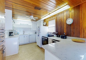 Large, snowbird friendly beachfront home with fast WiFi - steps to sand