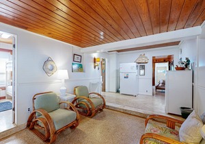 Large, snowbird friendly beachfront home with fast WiFi - steps to sand