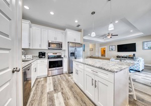 Living The Beach Life- 4BR/2BA, Sleeps 12, Huge Private Pool.