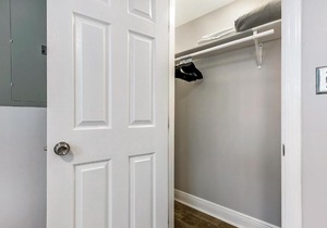 Lovely 2BR next to City Park by Hosteeva