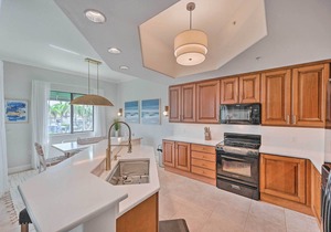 Luxe Naples Bay Resort Condo: Near Fifth Ave!