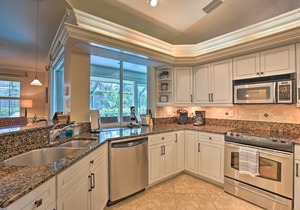 Marco Island Home w/Pool & Lanai < 1 Mi To Beach