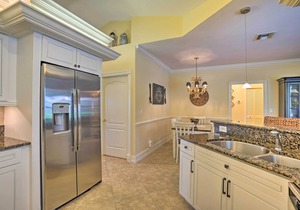 Marco Island Home w/Pool & Lanai < 1 Mi To Beach