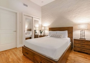 Modern condo steps from French Quarter/Bourbon