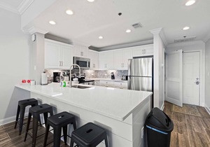 Modern Upscale Condo Ground floor with easy beach access. Beach Service included $60 day Value!