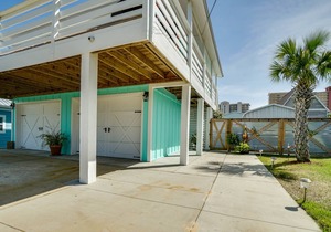 Nash-Shell Beach Cottage. Close to the beach, pets considered.