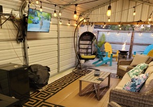 Nash-Shell Beach Cottage. Close to the beach, pets considered.