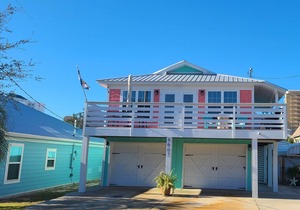 Nash-Shell Beach Cottage. Close to the beach, pets considered.