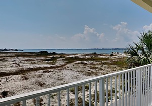 Navarre Condo with Bay Views | Community Pool | Just Steps to the Beach