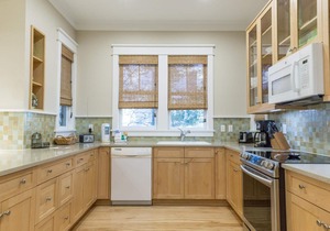 Park District! 2-5 Blocks from the Beach! Outdoor Grill! Sonos Sound System!