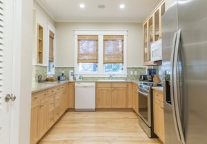Park District! 2-5 Blocks from the Beach! Outdoor Grill! Sonos Sound System!